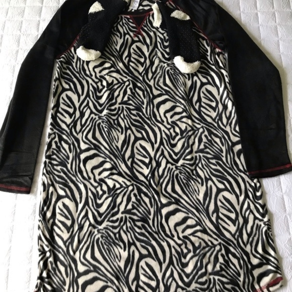 New Sleep Chic Sleep Medium Shirt‎ & Cozy Socks